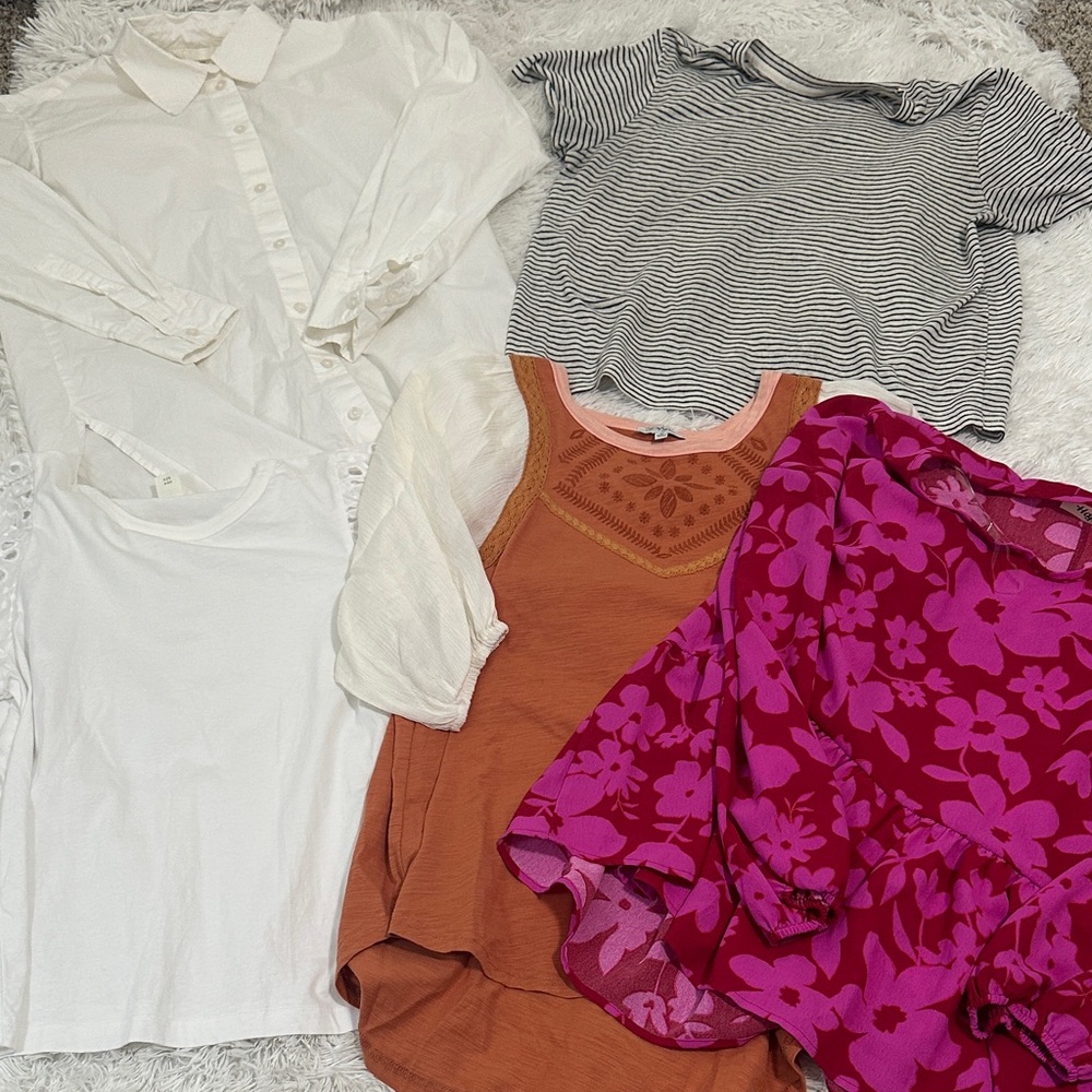 🦋 Bundle of 5 Woman’s Blouses Size Medium - Picture 1 of 8